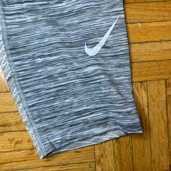 Nike Pro Heather Grey 3/4 Length Tights for Running Or Sports Compression Pants - Picture 2 of 7